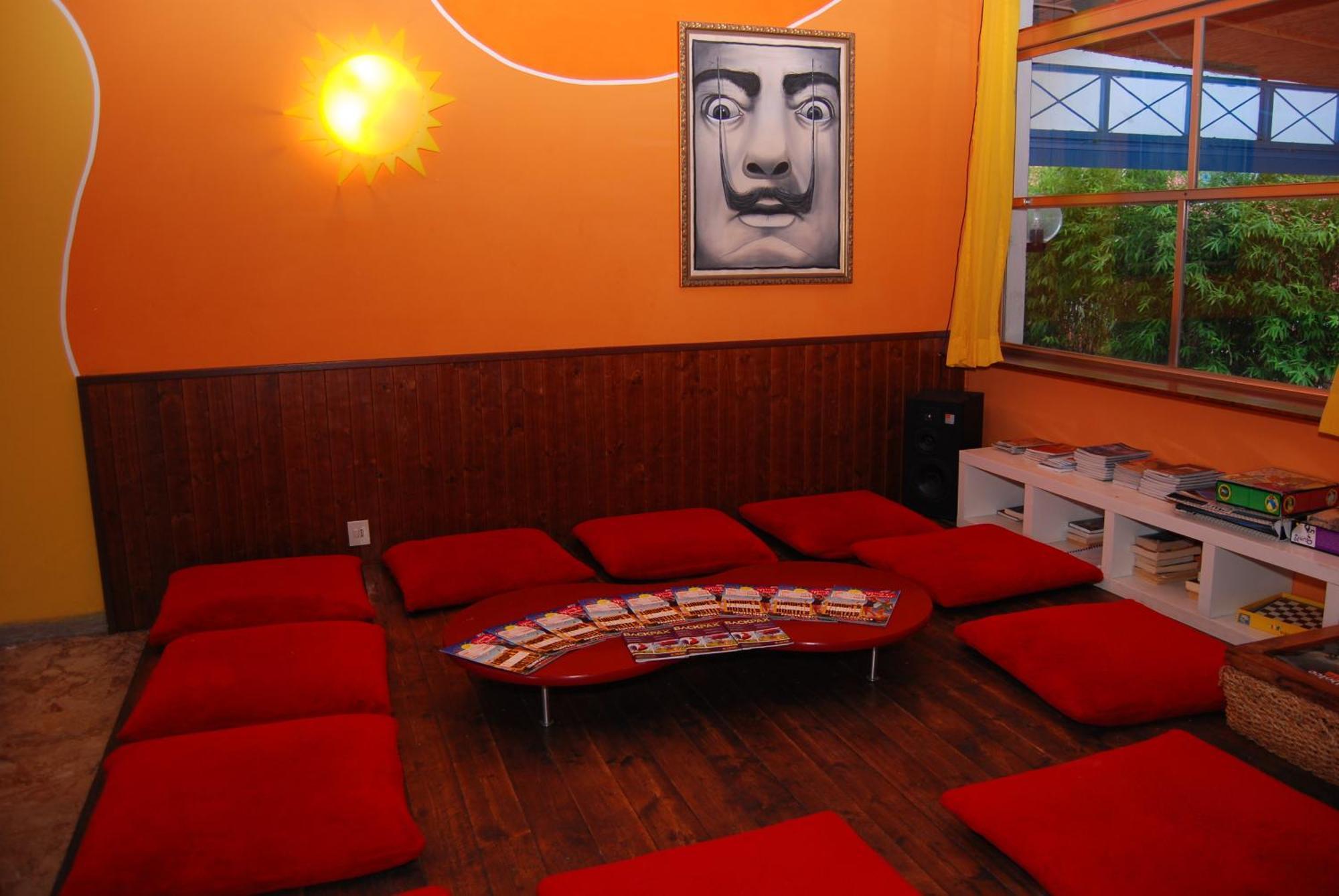Sunflower Beach Backpacker Hostel & Bar Rimini Eksteriør bilde