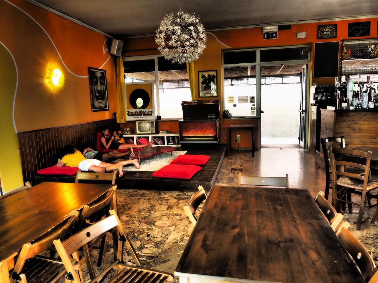 Sunflower Beach Backpacker Hostel & Bar Rimini Eksteriør bilde
